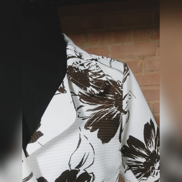 Susan Graver | Floral Blazer Brown White Sz.- Sm - Picture 6 of 8
